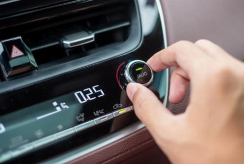 Hogyan válassza ki a megfelelő szélvédő-átmostatot az autójához