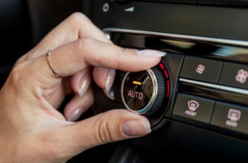A rendszeres ellenőrzés és helyettesítés fontossága az autó légkondicionáló hűtőközegének tekintetében