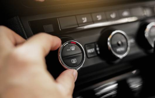 Autó légkondicionáló szivárgások: Amit tudnod kell ahhoz, hogy hűvösen tudd tartani magad az úton