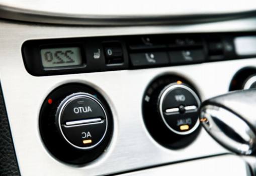 Az autó légkondicionáló rendszeréből származó furcsa szagok figyelmen kívül hagyásának hatása