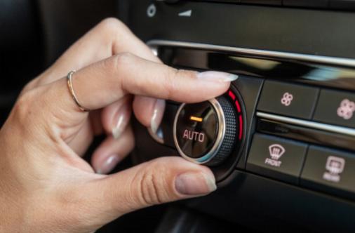 Az autó légkondicionáló termostatának gyakori hibajelei