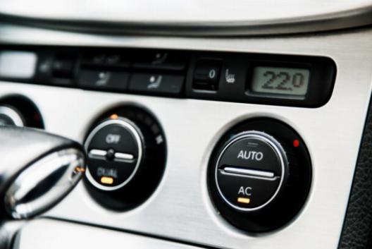Az autó légkondicionáló termostátjának fontossága