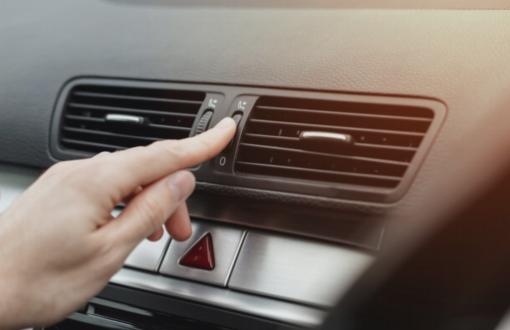 Megértés a kellemetlen szagok okairól az autó légbeszívóinakban