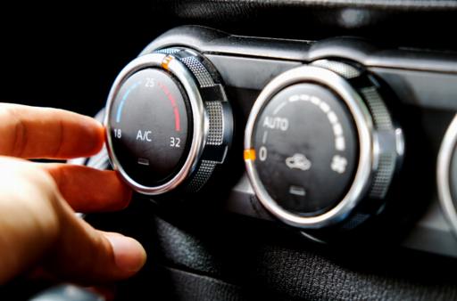 Tippek az autó légkondicionáló termostatának megőrzéséhez az optimális teljesítmény érdekében